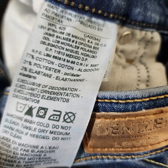 Levi's Size 28 Denim Denizen Capris - Picture 4 of 5